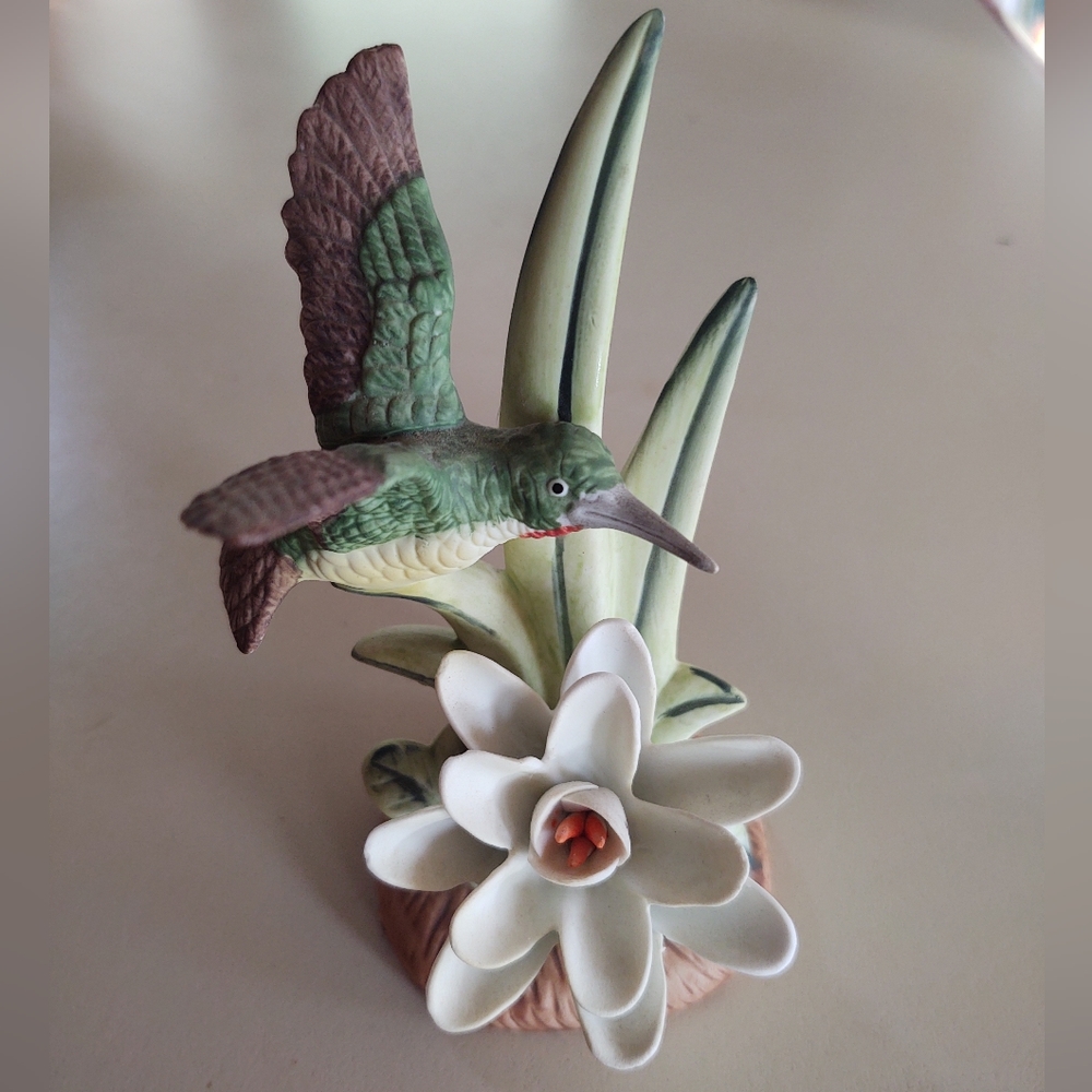 Royal Heritage "Birds in Flight" "Flight to Spring" hummingbird